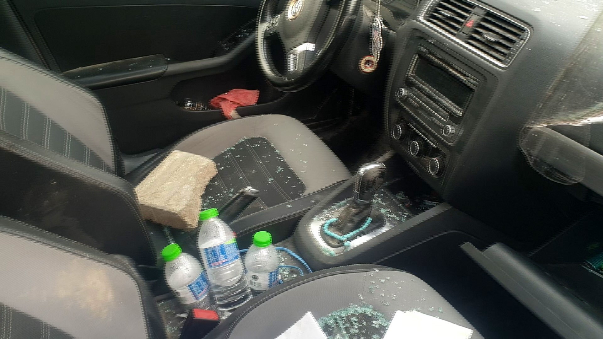 Antakya’da Park Halindeki Otomobilden 100 Bin TL Çalındı