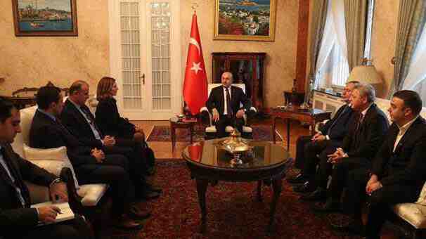 Dışişleri Bakanı Çavuşoğlu, Romanya'da Türk iş dünyası temsilcileri ile görüştü