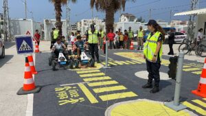 HATAY'DA DEPREMZEDE ÇOCUKLAR JANDARMANIN GEZİCİ EĞİTİM TIRI İLE BULUŞTU