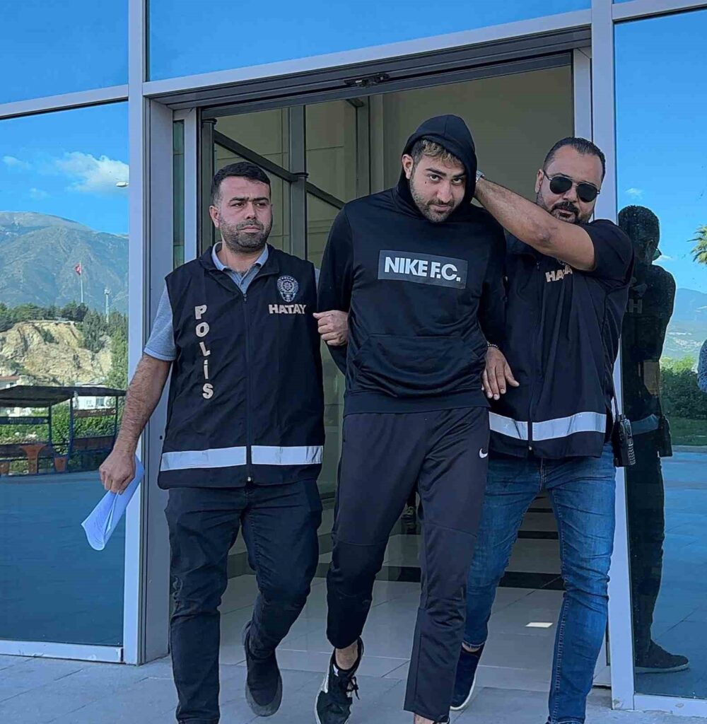 Hatay’da babasını öldürüp annesini ağır yaralayan genç tutuklandı