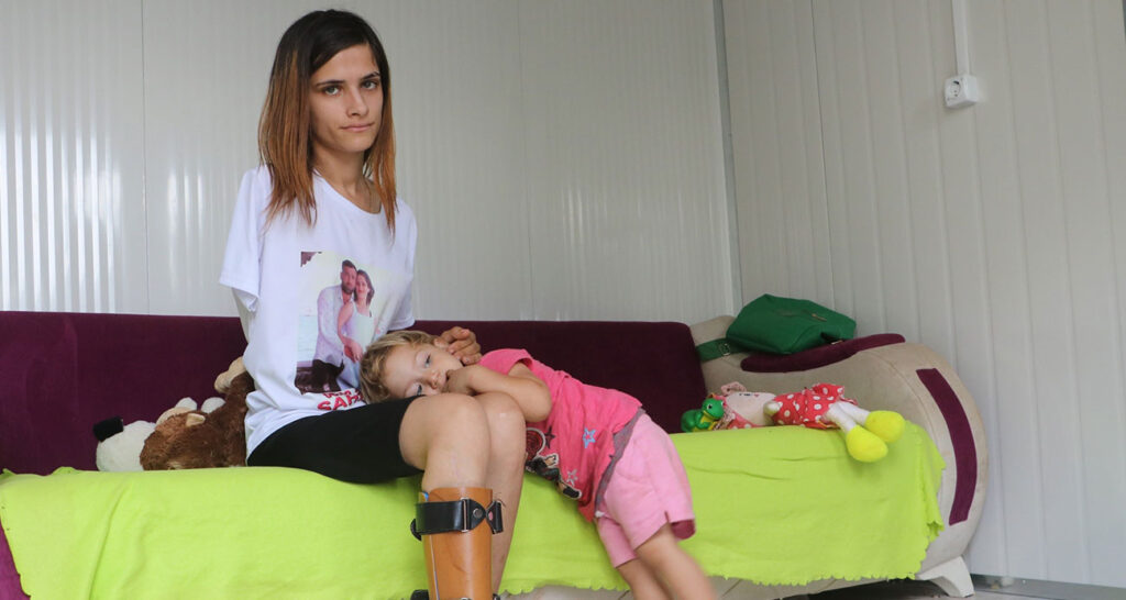 Depremde kolunu kaybeden anne, biyonik kola kavuşmak istiyor