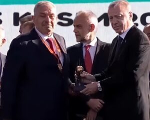 VATANDAŞLAR İZZETTİN YILMAZ’I İSTİYOR