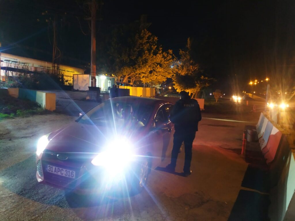 Payas’ta polis ekiplerinden sıkı denetim
