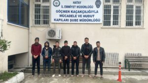 YURDA KAÇAK YOLLARLA GİREN GÖÇMEN ŞAHISLAR POLİS EKİPLERİ TARAFINDAN YAKALANDI
