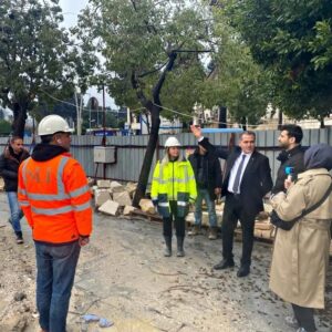 ANTAKYA KAYMAKAMI AKDAŞ, DEPREMDE YIKILAN TARİHİ MECLİS BİNASINDA YÜRÜTÜLEN ÇALIŞMALARI YERİNDE İNCELEDİ