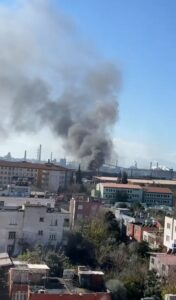 DEMİR ÇELİK FABRİKASINDA KORKUTAN YANGIN