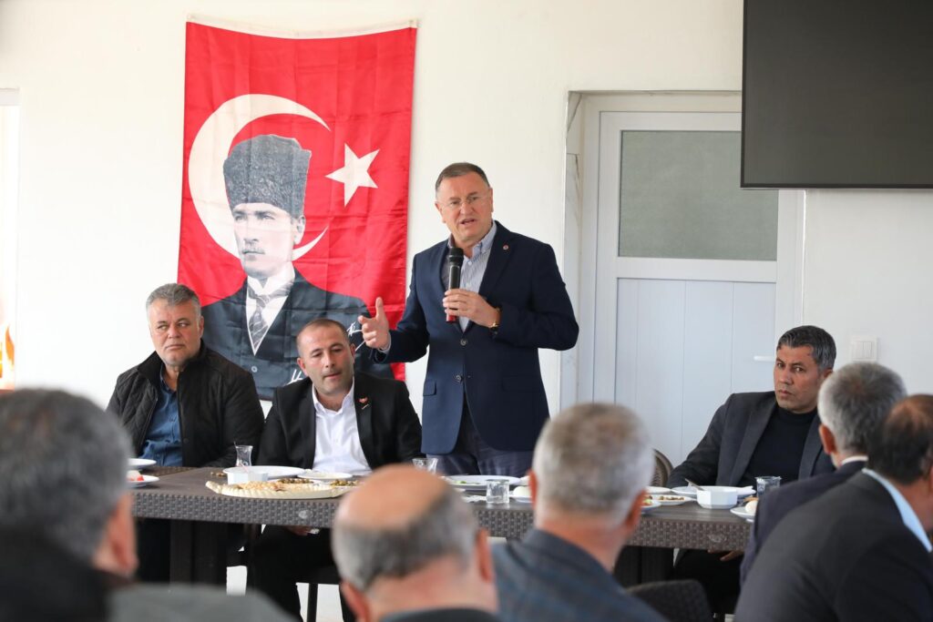 SAVAŞ, HASSA’DA 39 MAHALLE MUHTARI İLE BİR ARAYA GELDİ