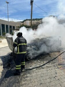 ELEKTRİK KONTAĞINDAN ÇIKAN YANGINDA TOFAŞ ALEV ALEV YANDI