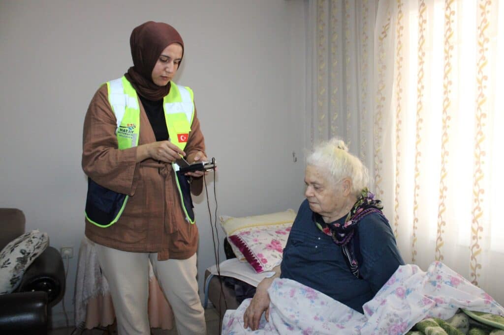 HBB HİZMETLERİ İLE YÜZLER GÜLÜYOR VATANDAŞLAR BAŞKAN ÖNTÜRK’E MİNNETTAR