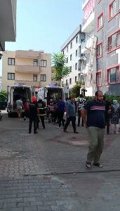 HALATI KOPAN İSKELEDEN DÜŞEN 2 İŞÇİ YARALANDI