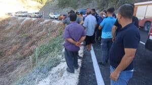 SAMANDAĞ'DA UÇURUMDAN UÇAN OTOMOBİLİN SÜRÜCÜ YARALANDI
