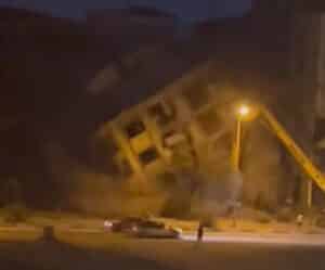 ARAÇLAR GEÇERKEN YAŞANAN YIKIM YÜREKLERİ AĞZA GETİRDİ