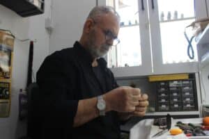 YILLARIN SAAT TAMİRCİSİ 50 YILLIK BİSİKLET RUTİNİNİ SENELERDİR BOZMADI