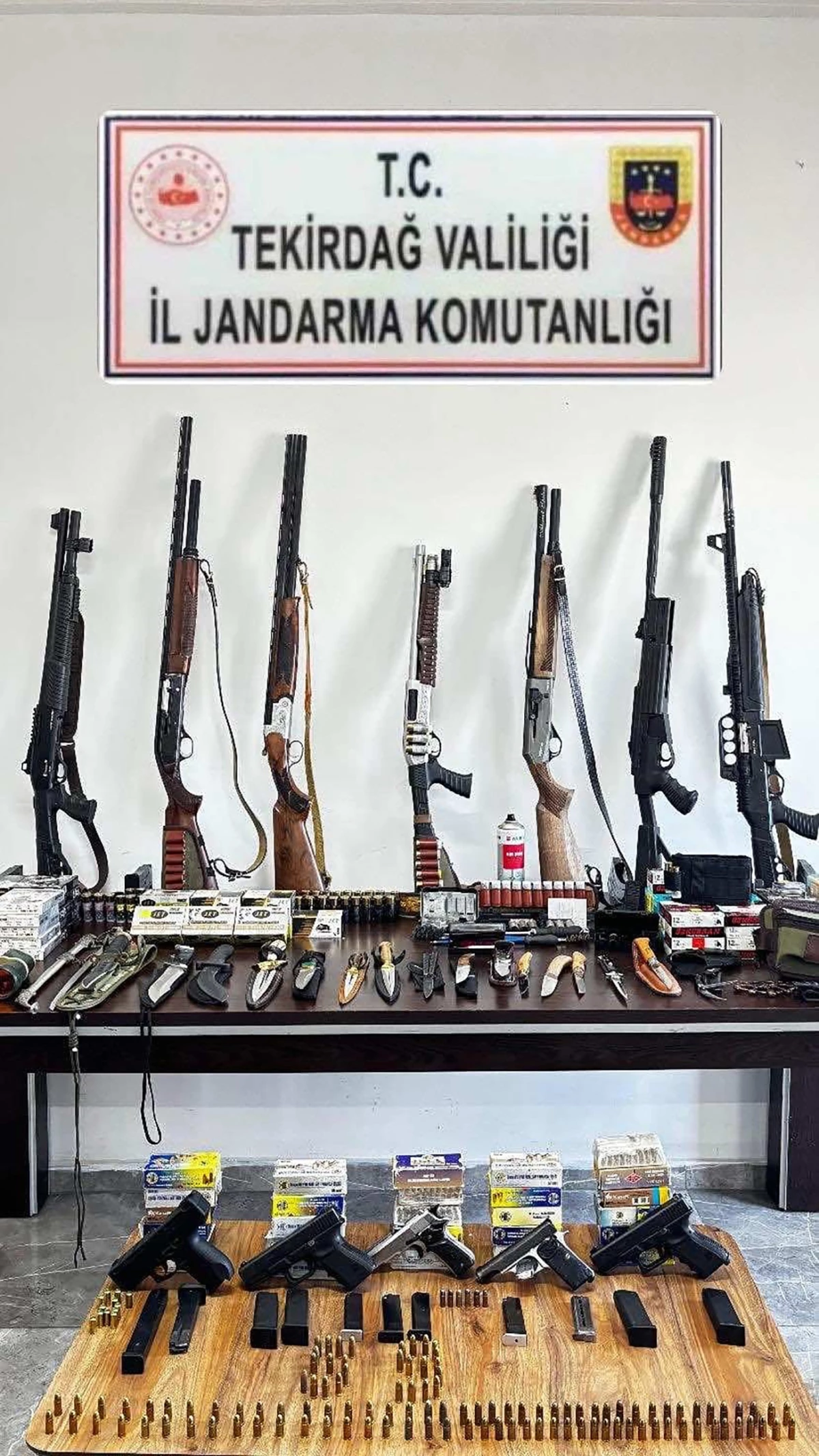 Tekirdağ’da silah ve kesici alet operasyonu