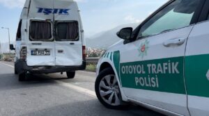 İŞÇİ SERVİSİ TANKERLE ÇARPIŞTI: 11 YARALI