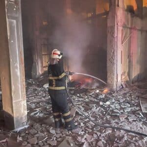 ANTAKYA'DA METRUK İŞ YERİ ALEVLERE TESLİM OLDU