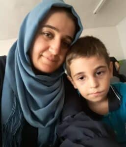 DERS ÇALIŞMADIĞI İÇİN BABASININ DÖVEREK ÖLDÜRDÜĞÜ 6 YAŞINDAKİ MERTCAN'IN ANNESİ ÇOCUK KATİLLERİ İÇİN İDAM İSTİYOR ANNE ÖZGER: "İLK MAHKEMESİ OLUNCA RESMEN AĞLIYORDU, YALVARIYORDU VE YANILTMAYA ÇALIŞIYORDU HAKİMİ VE SAVCILARI"