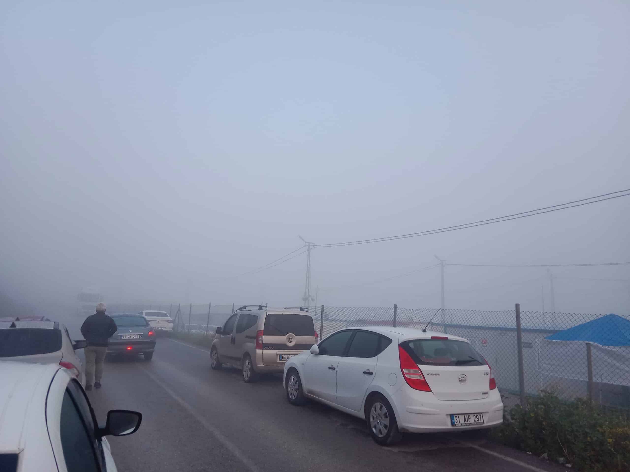 ANTAKYA'DA SİS ETKİLİ OLDU