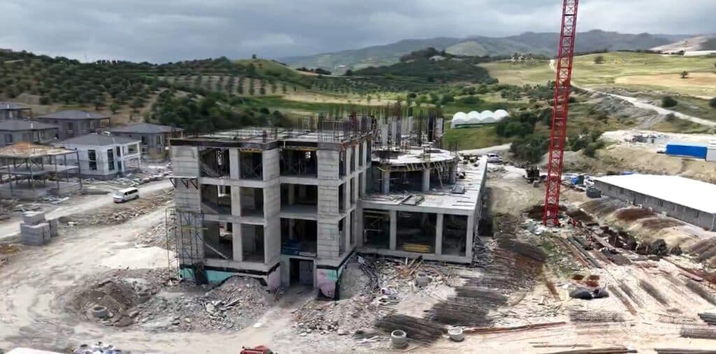 Hatay’da öğretmenevi inşaatı yükseliyor